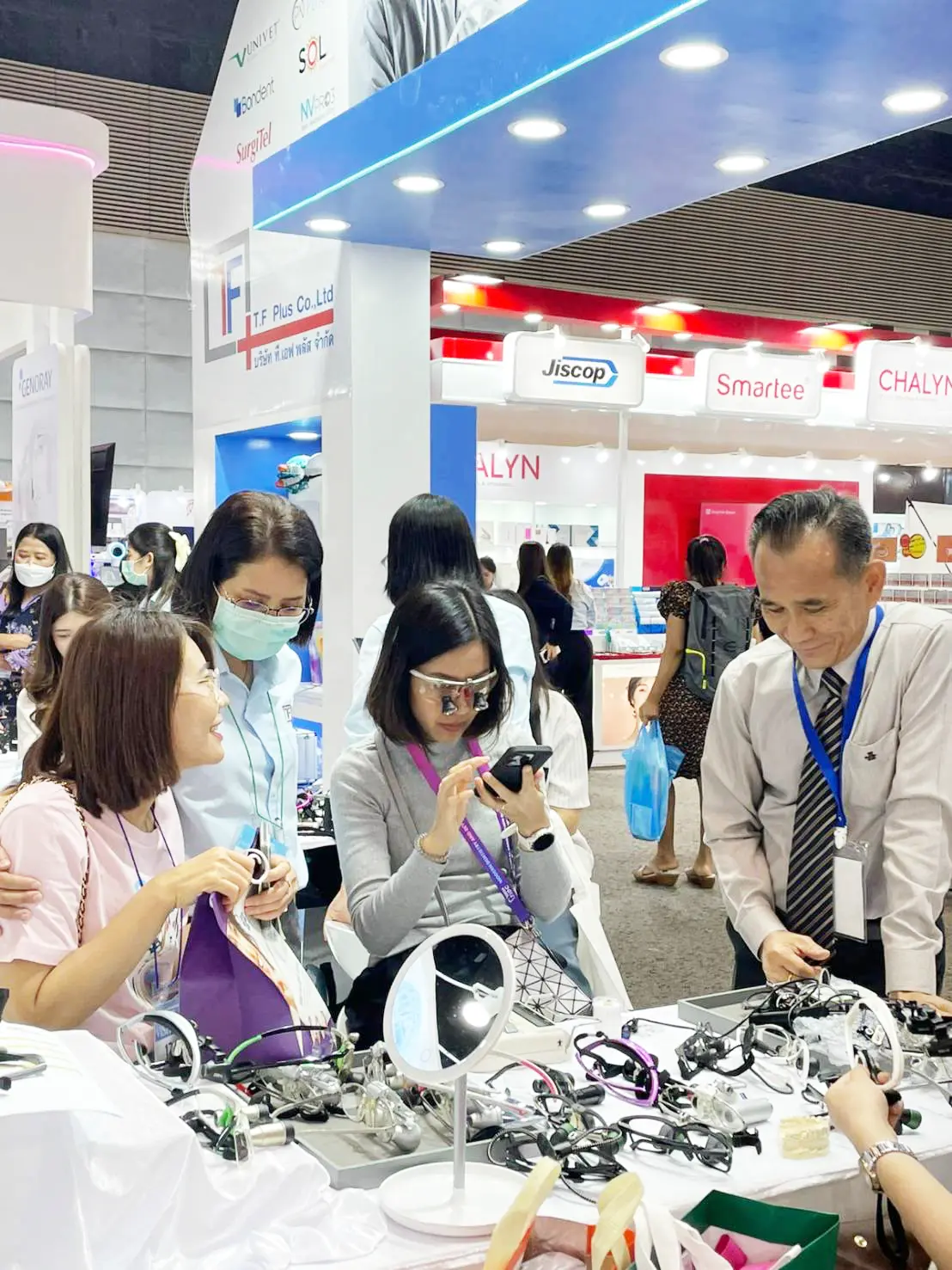 Loupe Booth